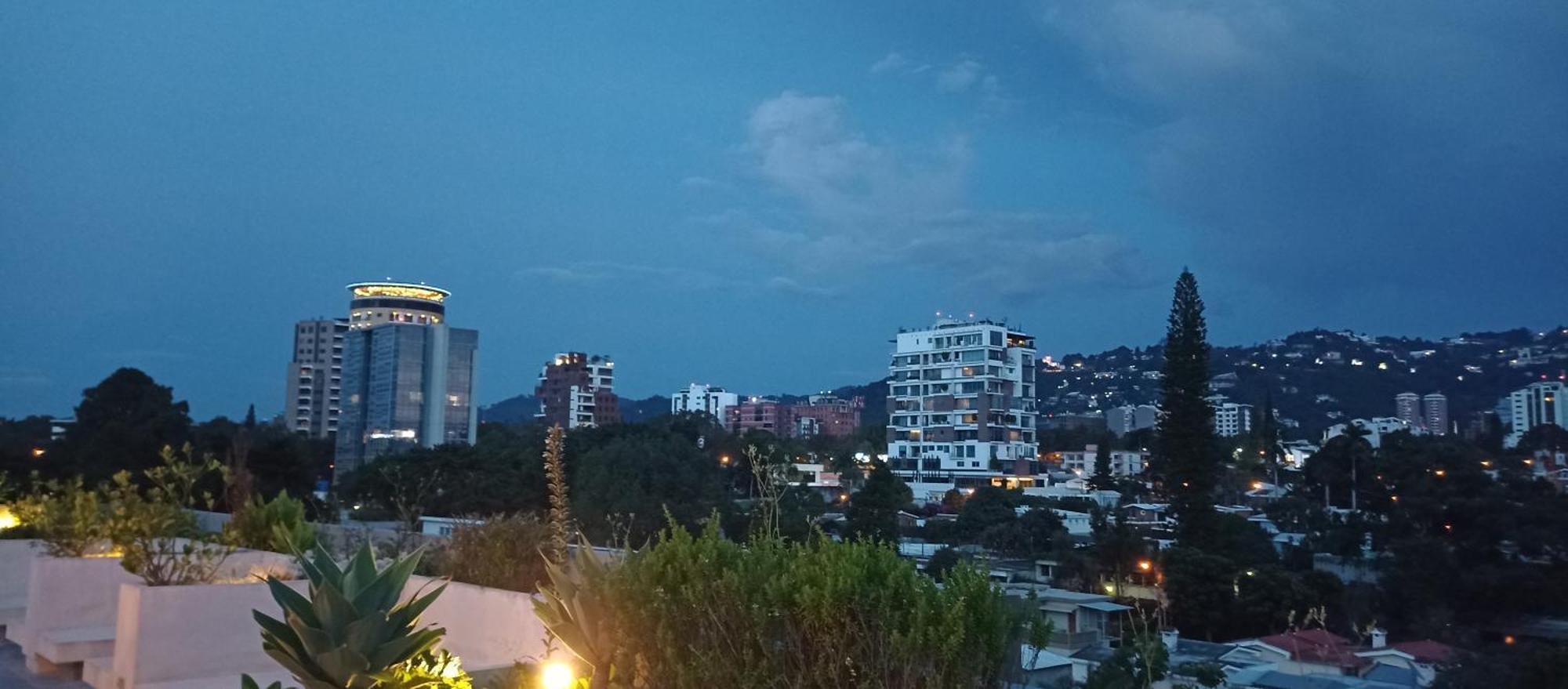 Hermoso Shanti House En Vista Hermosa 2 Edificio Sq * Guatemala City